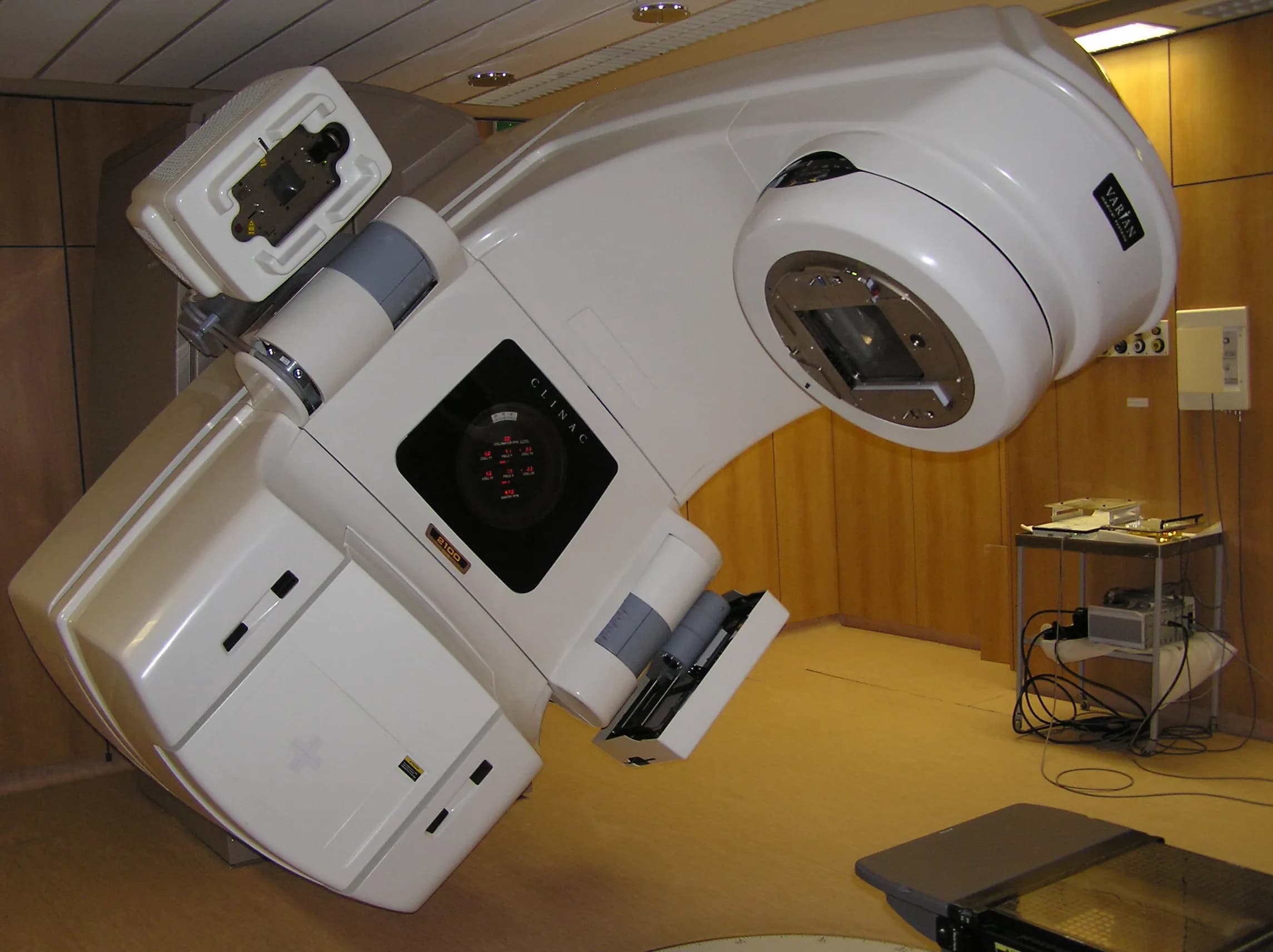 Clinical linear accelerator for precision brain radiation therapy
